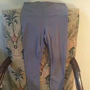 Athleta Elation 7/8 leggings. Soft Gray! XS! EUC